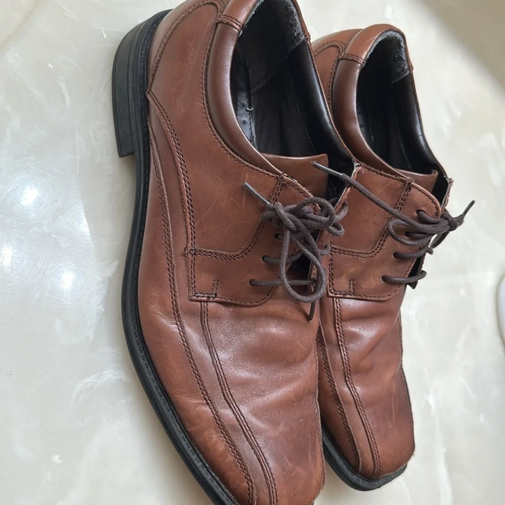 Dockers men’s leather oxford size 10.